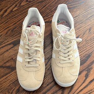 Adidas gazelle Women's creamy Beige Suede Sneakers